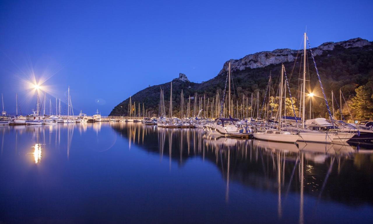 Отель Le Stanze Al Porto Кальяри Экстерьер фото